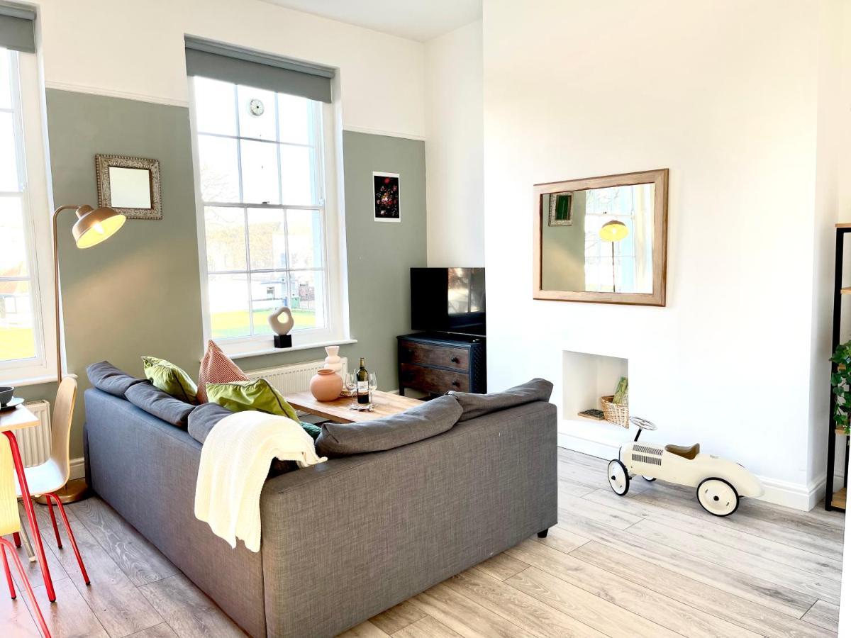 Am Living - Cheltenham Town Centre - St Georges Square 外观 照片